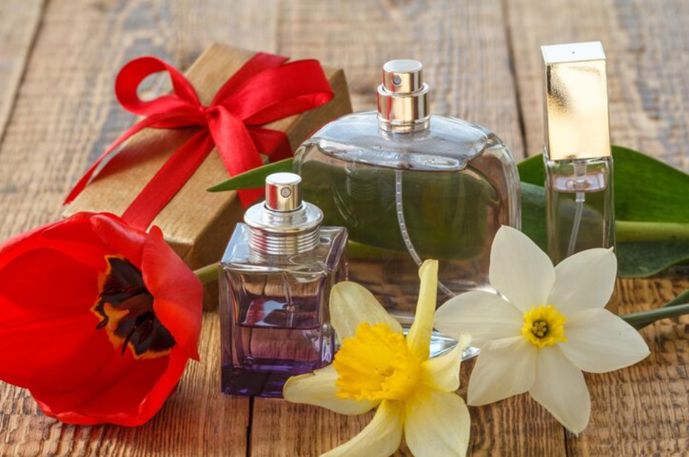Frescor e leveza: como escolher perfumes importados para dias quentes