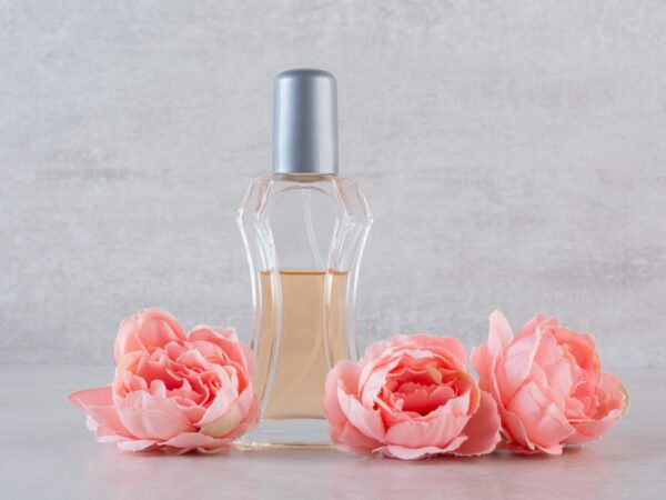 Perfume floral no dia a dia: como escolher uma fragrância versátil e elegante