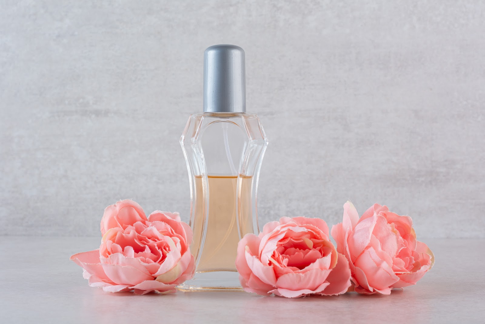 Perfume floral no dia a dia: como escolher uma fragrância versátil e elegante