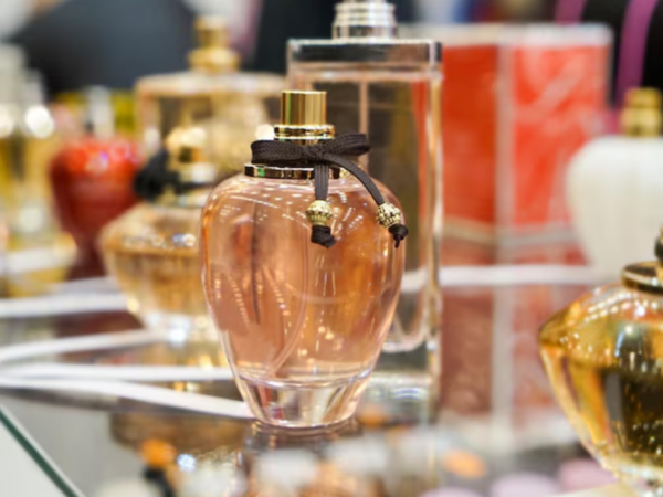 Perfumes orientais femininos para festas: como equilibrar presença e elegância